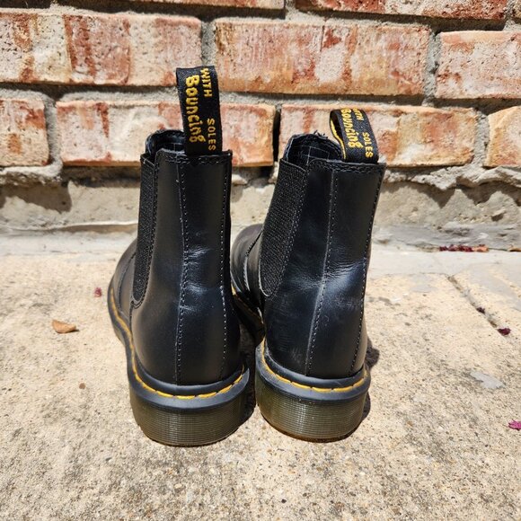 Dr. Martens 2976 Chelsea Boots Womens Size 8 Black Leather Slip On Yellow Stitch - Picture 4 of 13